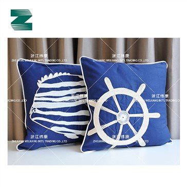 کوسن گلدوزی از جنس پلی استر و پارچه نخی